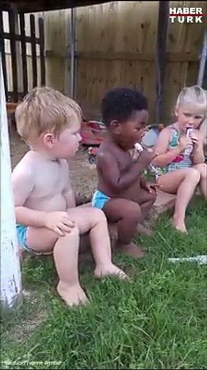 Ces trois bébés hyper-drôles vont égayer votre journée ! Par Flash Actu