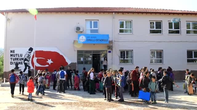 Uyuşturucu Kullandığı İçin İşten Atılan Atılan Hizmetli, Komşum Verdi, Çiçek Tohumu Diye Ektim Ne...