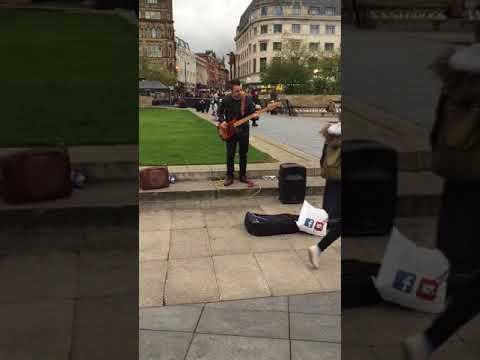 Street Performer Wows the Crowd With Insane Bass Skills