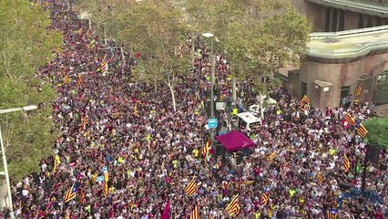 Decenas de miles de independentistas estallan de júbilo