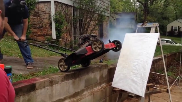 Fail! Peindre avec un tondeuse à gazon
