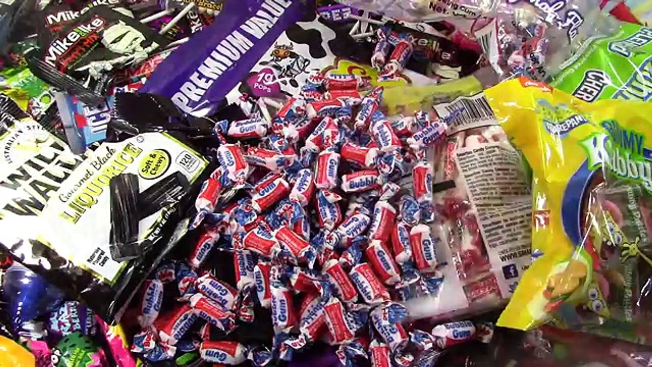 Oui Oui Chupa Chups Party in My Tummy LEARN COLORS with A lot of New Candy & Lollipops