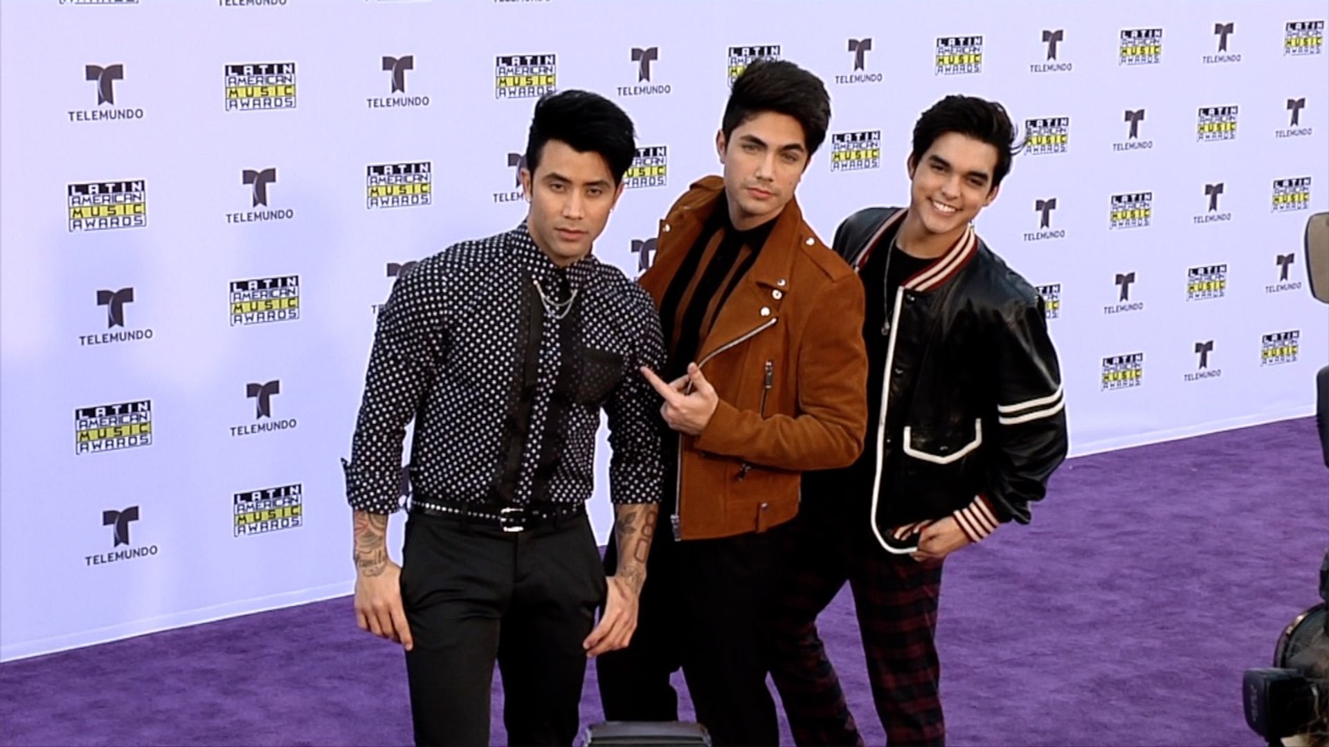 ⁣Angeles 2017 Latin American Music Awards Purple Carpet