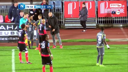 Comment cette tête peut passer au dessus?