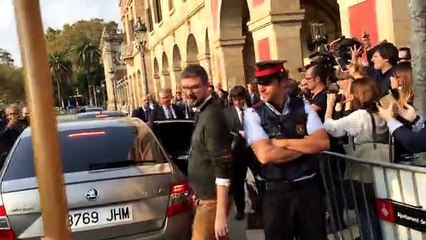 El president de la república abandona el parlament després de proclamar-la