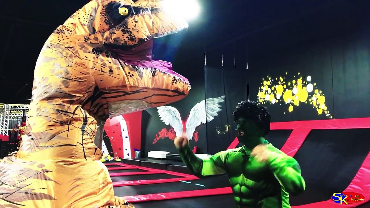 Hulk & Bane, Thor Girl, Wonder Woman, Joker, Venom, Spidergirl & Giant Chuppa Chups Lollipop-YiEPlLPHMB8