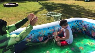 Incredible Hulk Super Kid Carter Play In Slime Pool with Spiderman --kn9OEd0i6k