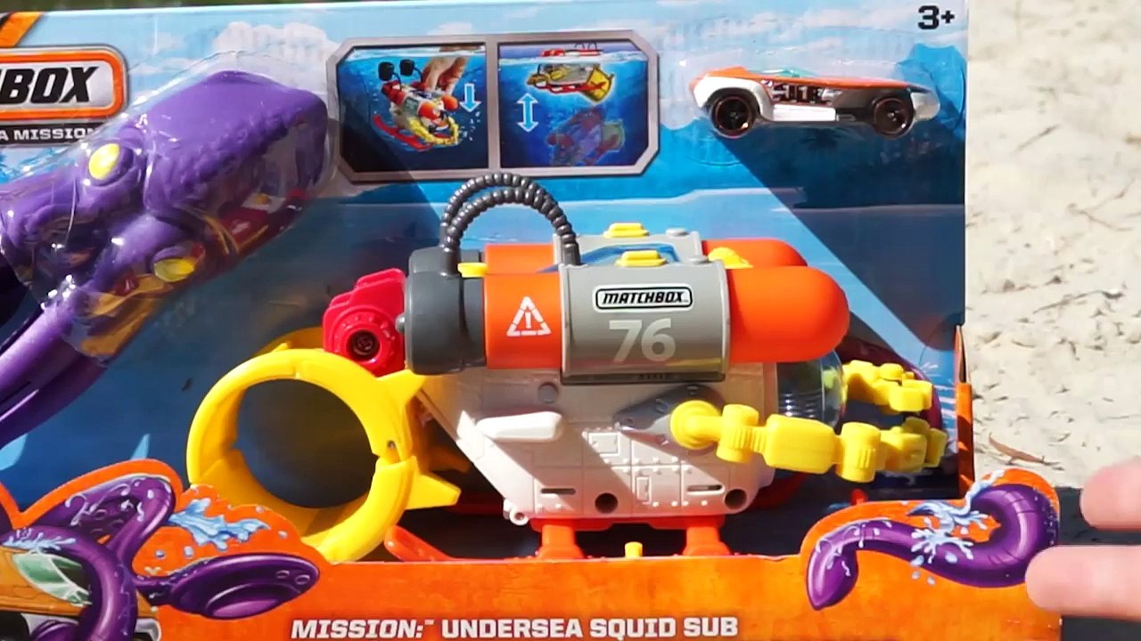 Matchbox Mission. Bathyscaphe catches an octopus We play in pool with toys. We open a new box-KaP4DBudtMY