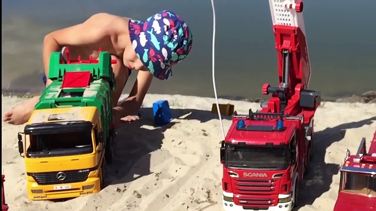 Lot of BIG car Bruder. We play and extinguish the fire. Cheerful video for children. BruderToy-mFUoVnVuzAY