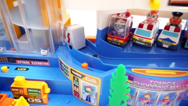 スーパーオートトミカビルにアンパンマンのミニカー anpanman-8iSAKE2-_uk