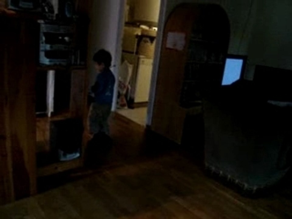 Lyam marche au pas 3 ans