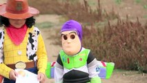 Buzz Lightyear vs Woody Toy Story 3 4 Giant Egg Surprise Disney Cars superhero battle Pixar kinder-YSzrY8VAfDU