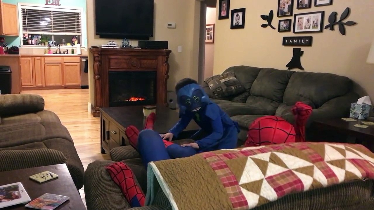 Super Hero Spiderman Vs. Alien! Saved by Thor in Real Life-JLHd2-Sz3ow