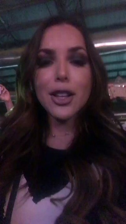 Erika Vélez en concierto de Maluma