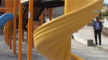 Hakkari Medrese Mahallesi İlk Defa Çocuk Parkı ile Tanıştı