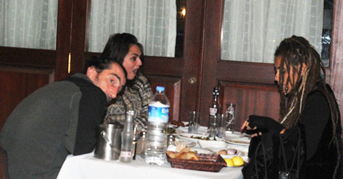 Ayna Grubunun Solisti Erhan Güleryüz Tanınmaz Halde!