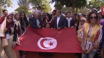هذا الصباح-التونسيون يحيون الذكرى 190 لاعتماد علم بلادهم