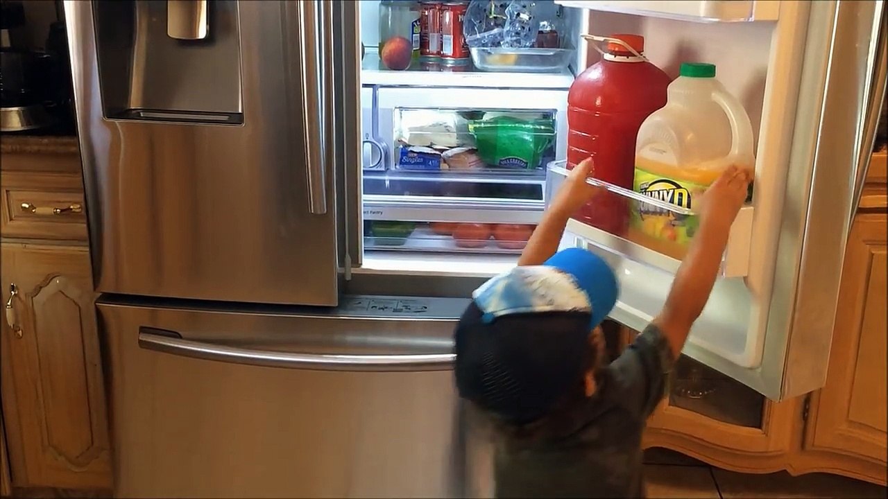 Big Scorpion Attacks Boy!! Giant Bug Toys Insect Toys-87PHIY7Bb6s