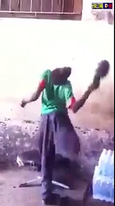 Very flexible man must see