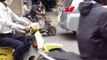 Truy bắt kẻ côn đồ cầm mã tấu chém hàng loạt ô tô trên đường phố Sài Gòn