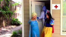 Frozen Elsa & Spiderman: Elsa trash bag dress! w/ Catwoman, Snow white