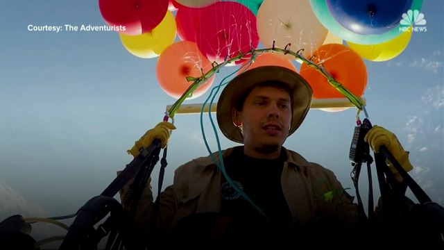 Il accroche 100 ballons d'hélium à sa chaise de camping et s'envole à plus de 2 km d'altitude