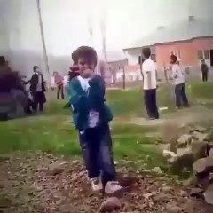 Hakkari Yüksekova'da mahalle maçına ortak olan Mehmetçiğimiz