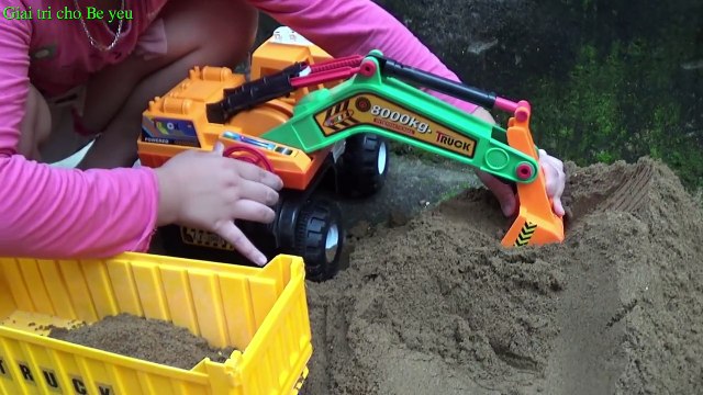 Đồ chơi máy xúc xe tải chở cát đá Excavator truck toys by Giai tri cho Be yeu