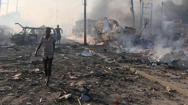 Double suicide car bombing hits Somali capital