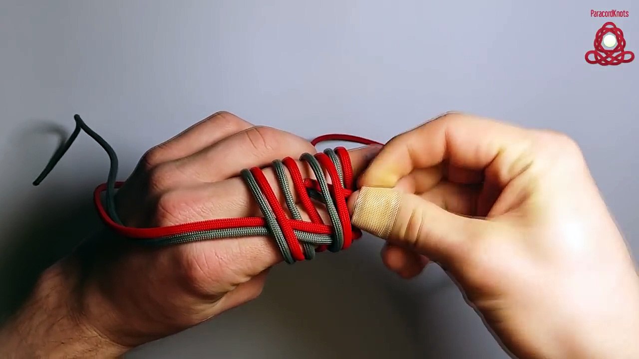 How to make a Double Globe Knot [by ParacordKnots ]