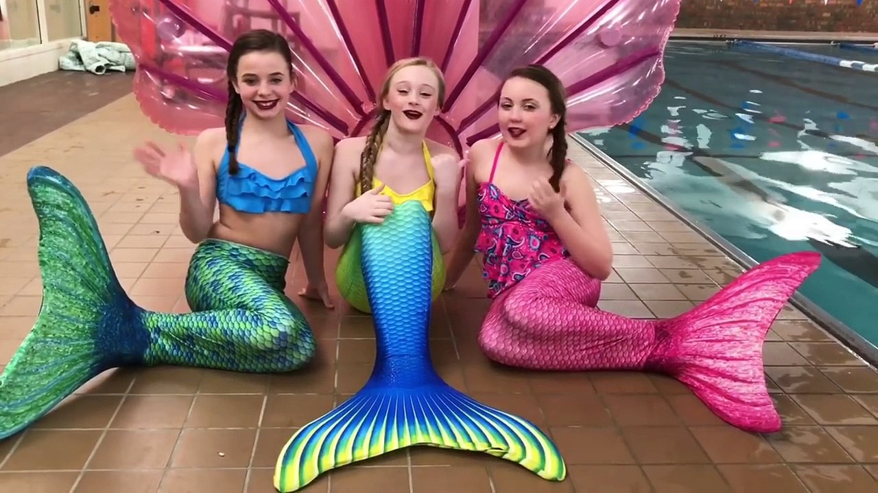 Princess Ella & Friends Visit Real Life Aqua Mermaid School and Learn to Swim like Real Mermaids.