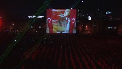 İzmir'de 4 Bin Kişilik Zeybek