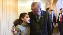 Görme Engelli Tuğçe, Cumhurbaşkanı Erdoğan'a Sakarya Şiirini Okudu
