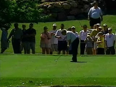 Coup de fou au golf : d'un coup de 50 mètres avec l'aide du gazon !