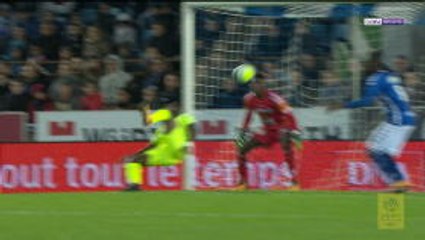 Télécharger la video: Viral - Football: Ligue 1 - Amazing bicycle kick from Sunu for Angers