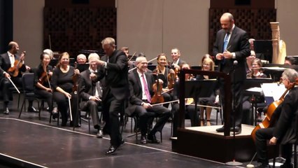 Un musicien de l’Orchestre de Floride s'éclate