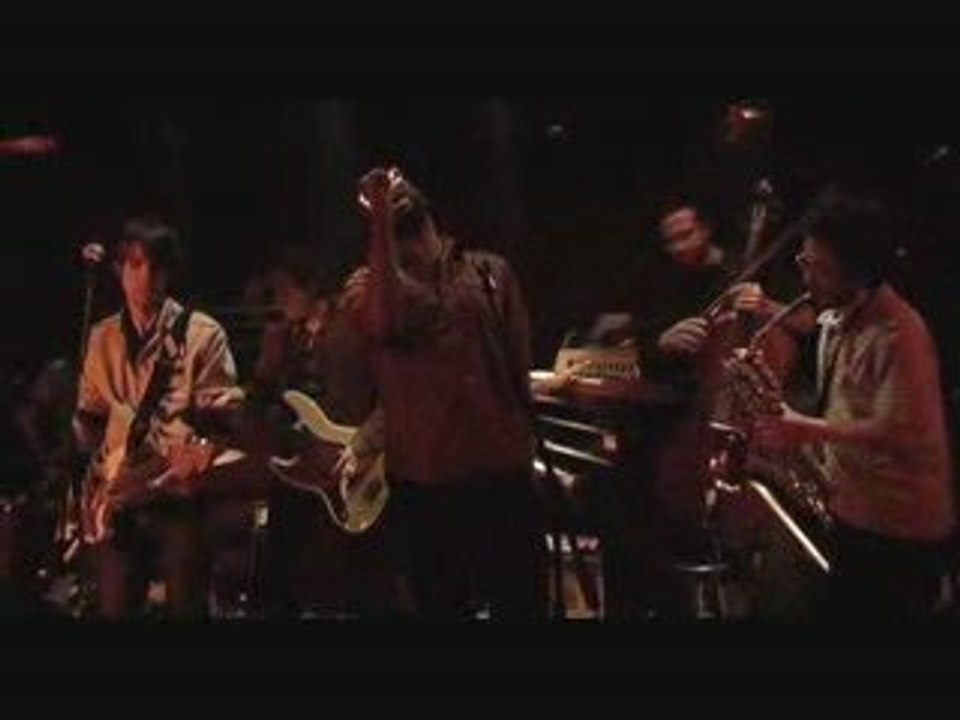 Tahiti Boy and the Palmtree Family live featuring Tunde