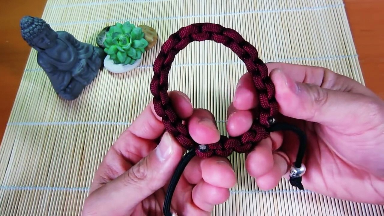 How to Make an Adjustable Cobra Knot Paracord Bracelet Tutorial