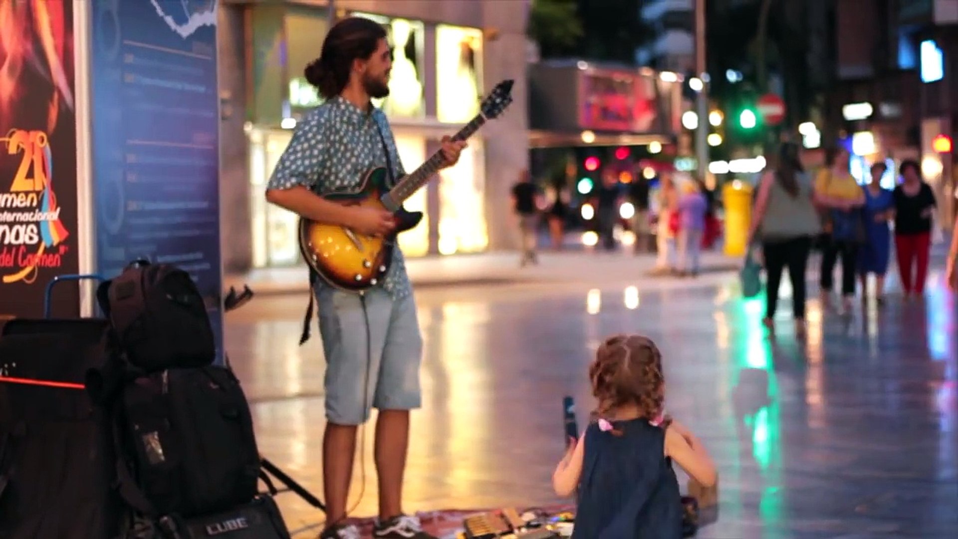 Little Girl Dancing - 'Despacito' - Guitar Street Cover... - video Dailymotion