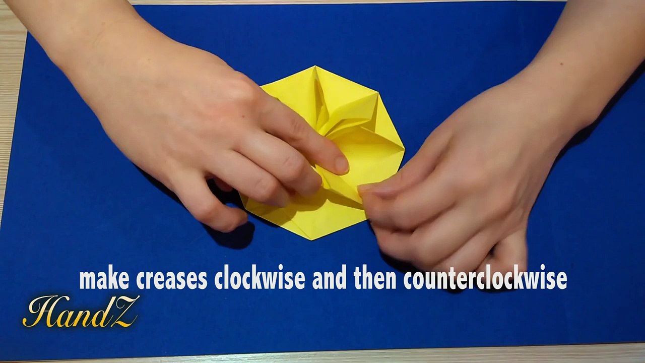 Origami flower dahlia . Easy to do and rich. Ideas for Christmas decoration