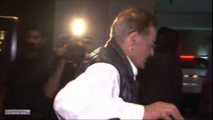 134.Hrithik Roshan's friend watches Akshay Kumar's RUSTOM