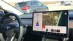 Une voiture Tesla en pilote automatique dans les embouteillages !