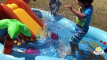 Learn Colors with Water Balloons for Children Toddlers and Babies! Kids inflatable water slide