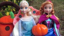 Disney Frozen dolls Anna and Elsa of Arendelle Halloween Easter Pumpkin & Eyeball egg hunt adventure
