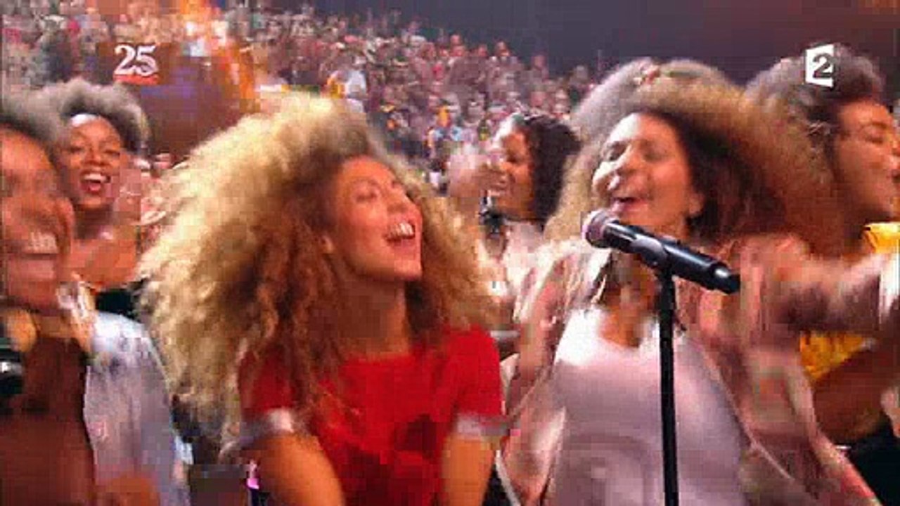 Regardez le moment magique où toutes les stars sont revenus sur scène fêter les 25 ans de Taratata sur Fr