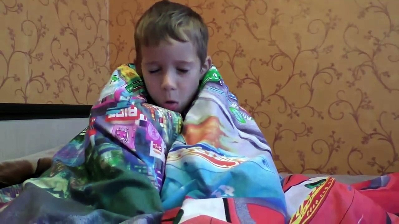 Играем в доктора Витя объелся мороженного # ЛЕЧИМ ДЕЛАЕМ УКОЛ НОВЫЕ СЕРИИ PLAY DOCTOR DOLL BABY BORN