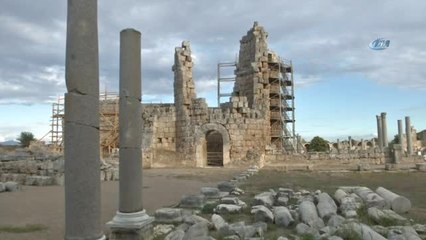 Kültür ve Turizm Bakanı Kurtulmuş: "Perge Antik Kentini Dünyaya Açmalıyız"