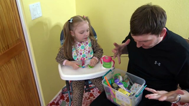 Bad BABY real FOOD FIGHT! FOOD FAIL! FREAKS DADDY out! BAD BABY SITTER. The TOYTASTIC Sisters.