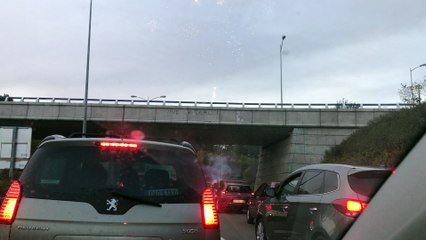 Feu d'artifice sur la rocade à Besançon lors d'un mariage