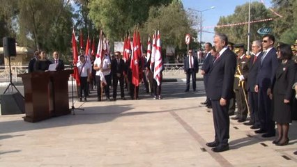 Télécharger la video: 29 Ekim Cumhuriyet Bayramı KKTC'de Tören ve Etkinliklerle Kutlanıyor- Lefkoşa'da Atatürk Anıtı...